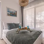 2homerent Shellter Natural 로고보